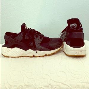 Nike Air Huarache black athletic shoes